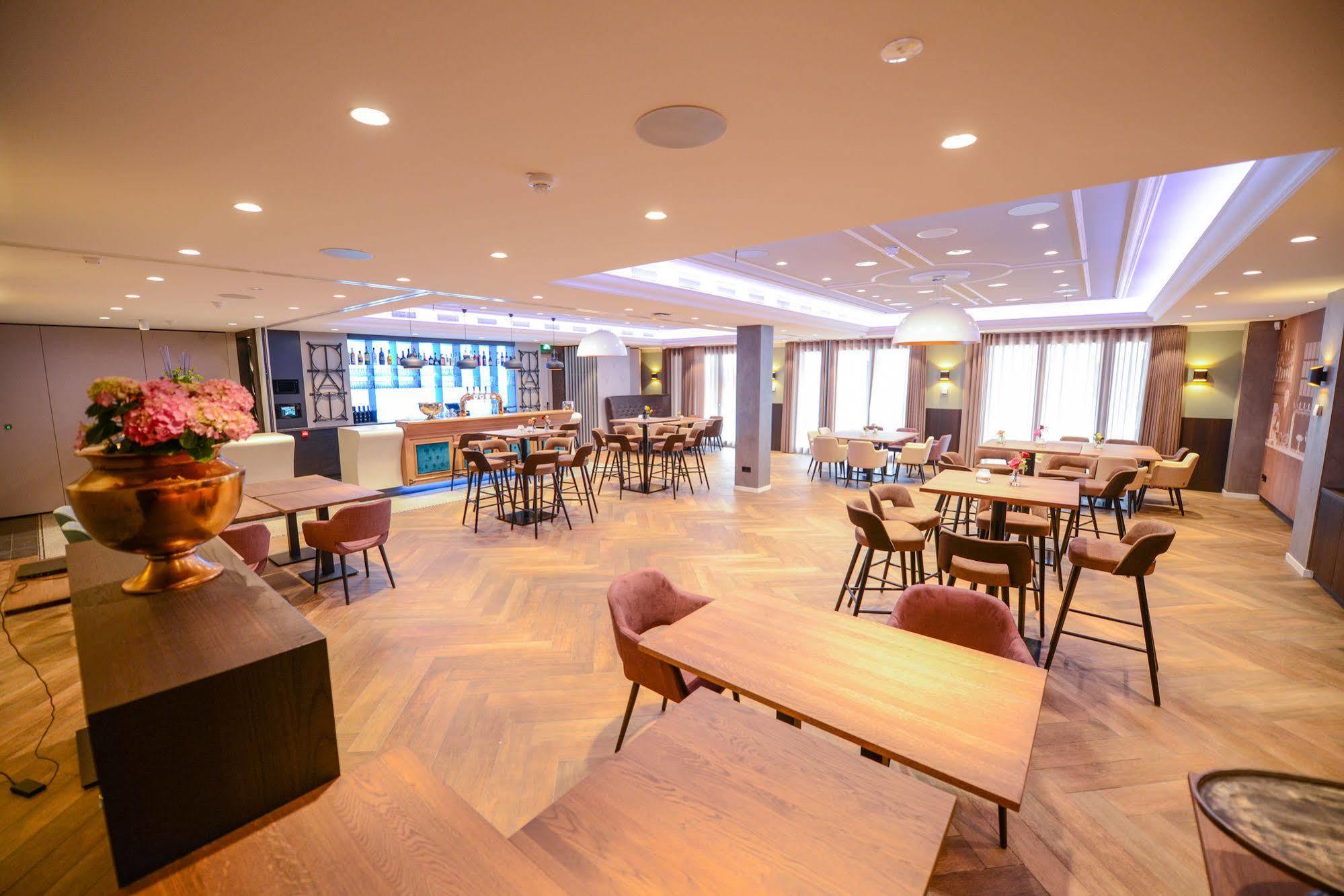 Brasserie-Hotel Antje Van De Statie Weert Dış mekan fotoğraf